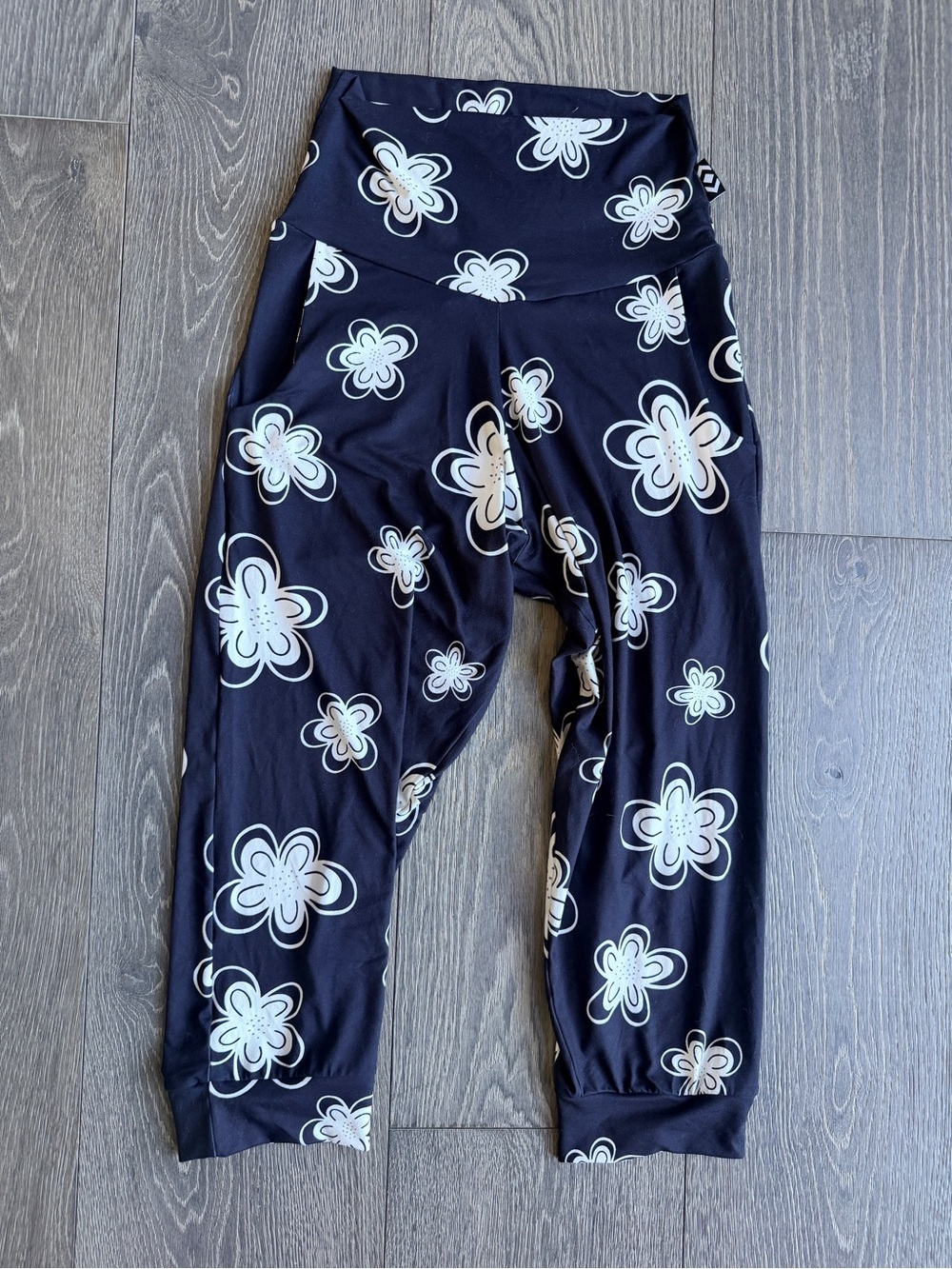Exotica Floral Performance High Waisted Capri Cropped Joggers